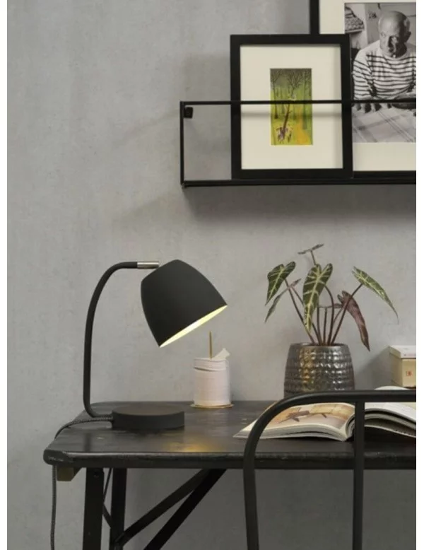 Lámpara de mesa de diseño negro de NEWPORT - IT'S ABOUT ROMI