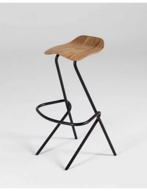 Designerski stołek barowy z drewna i szczepu - PROSTORIA