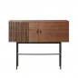Design houten dressoir met twee deuren ARRAY - WOUD Scandinavisch design notenhouten dressoir ARRAY - WOUD