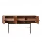 Design houten dressoir met drie deuren ARRAY - WOUD Lang Scandinavisch dressoir in walnoot ARRAY - WOUD