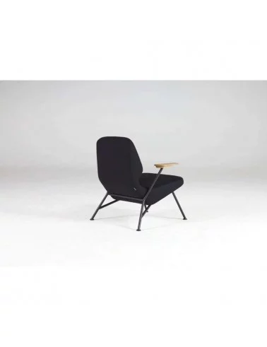Design fauteuil in metalen stof met houten armleuningen OBLIQUE prostoria