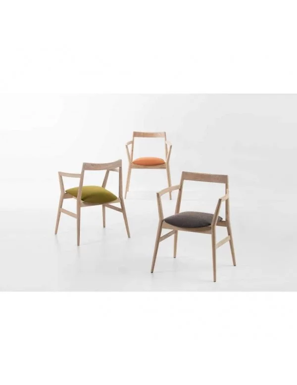Cadeira design escandinavo madeira maciça DOBRA tecido prostoria