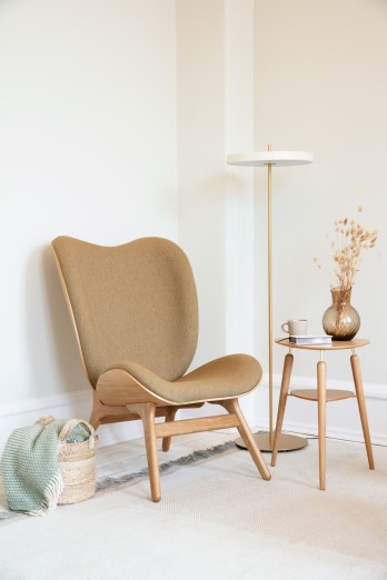 scandinavische design fauteuil bij convesaton piece tall umag